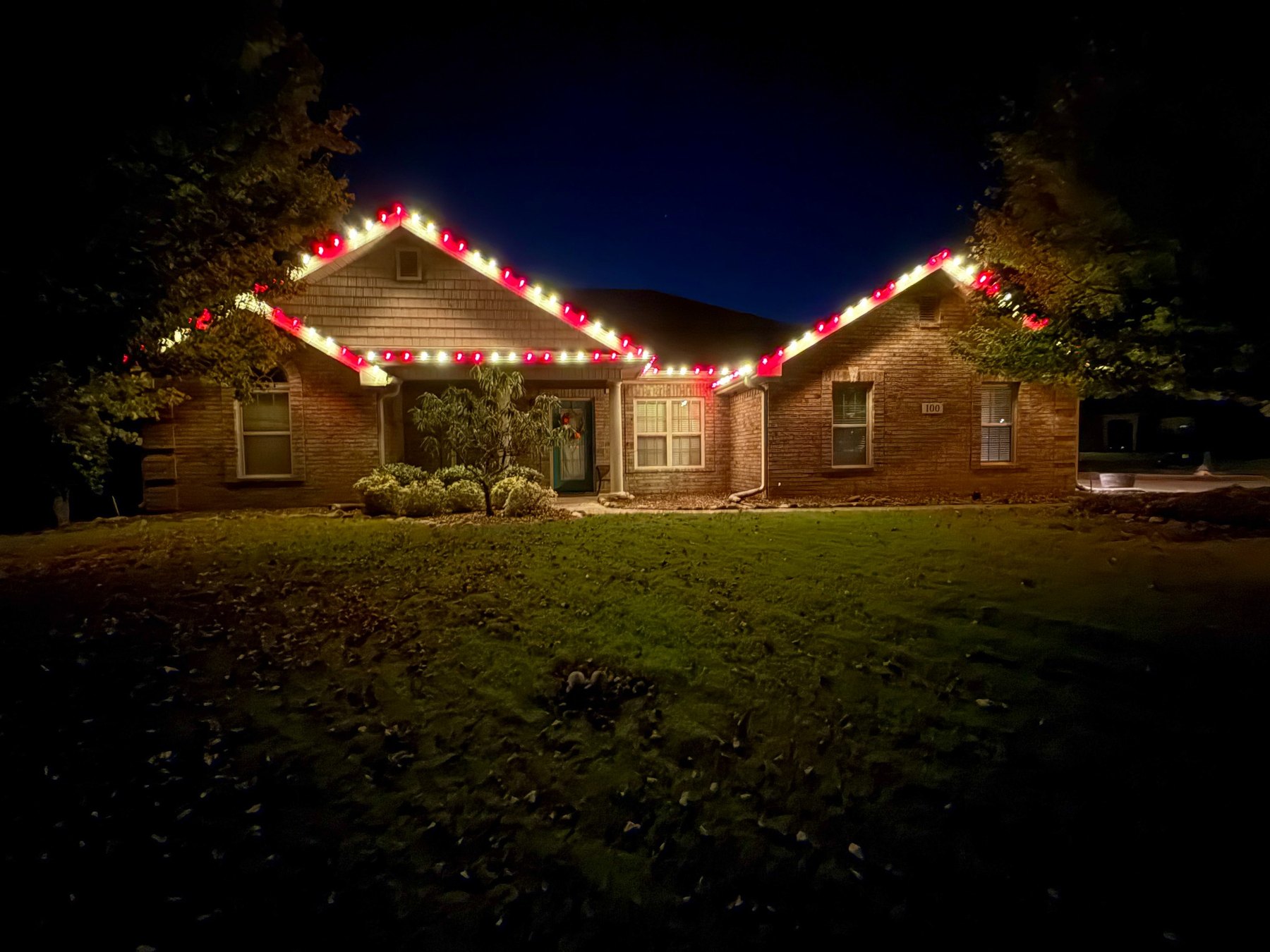 Red and green Christmas roofline lighting